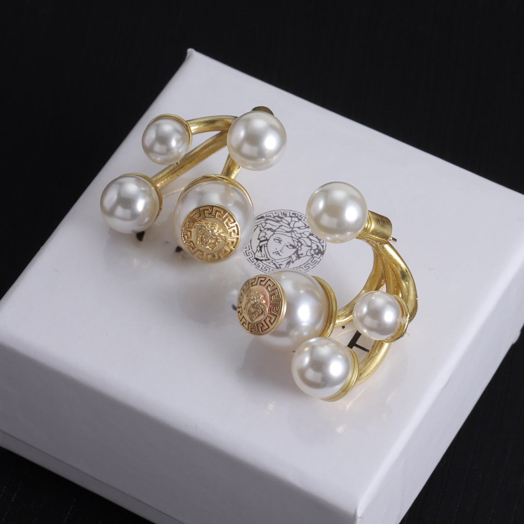 Medusa Pearl Earrings