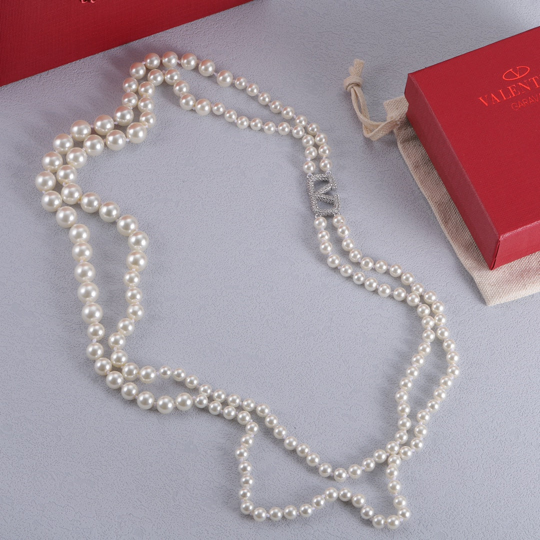 V Pearl Long Necklace