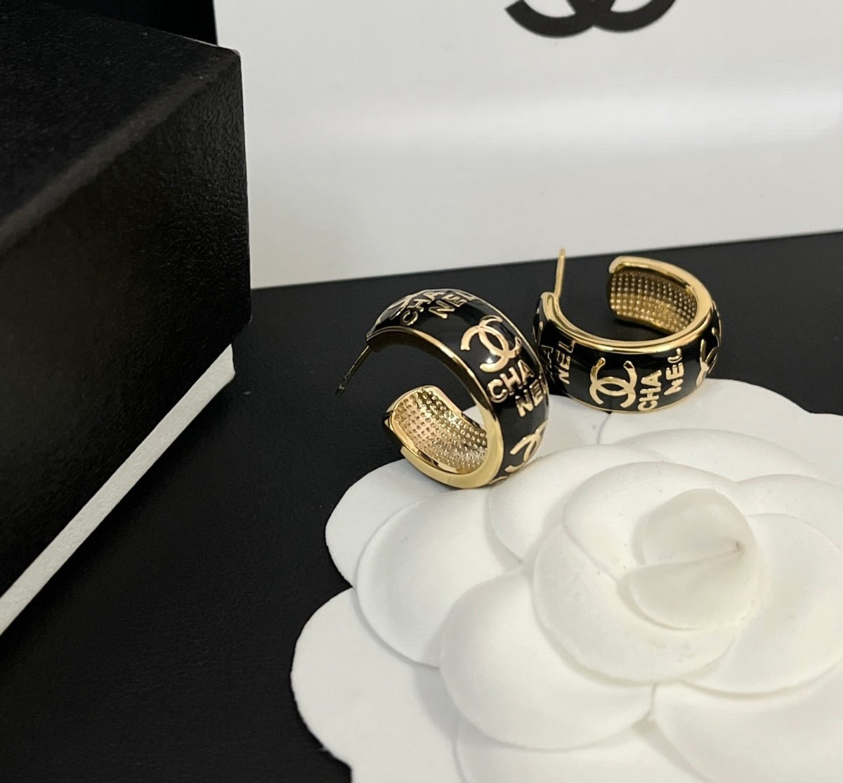 Petite Black/Gold Hoop