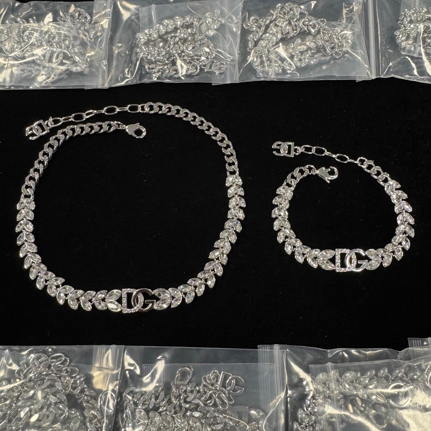 D Silver Set