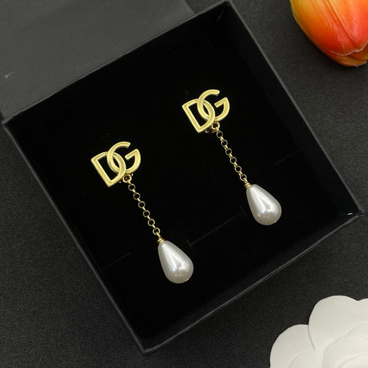 Dainty Pearl Earrings