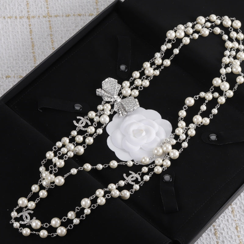 Silver Bow Necklace