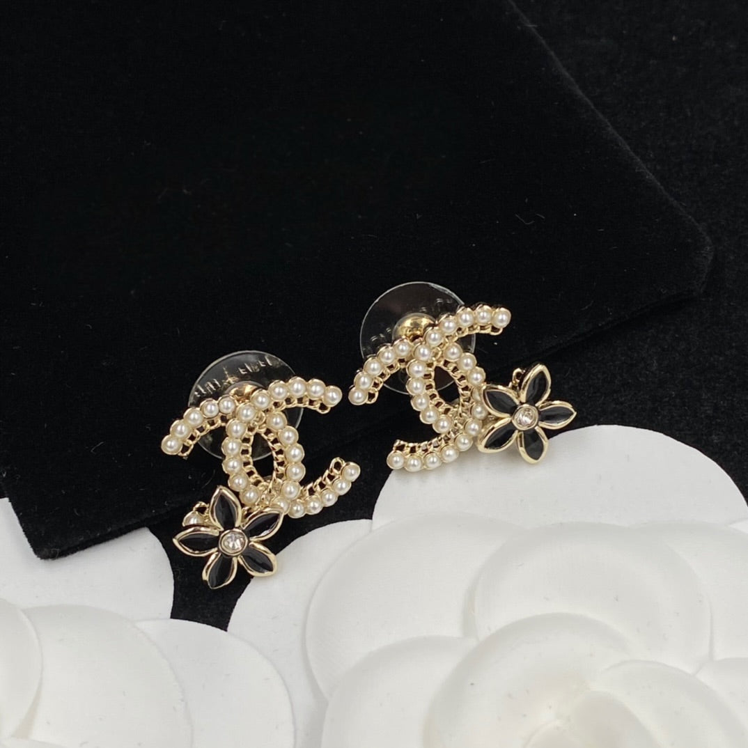 Linda Flower Earrings