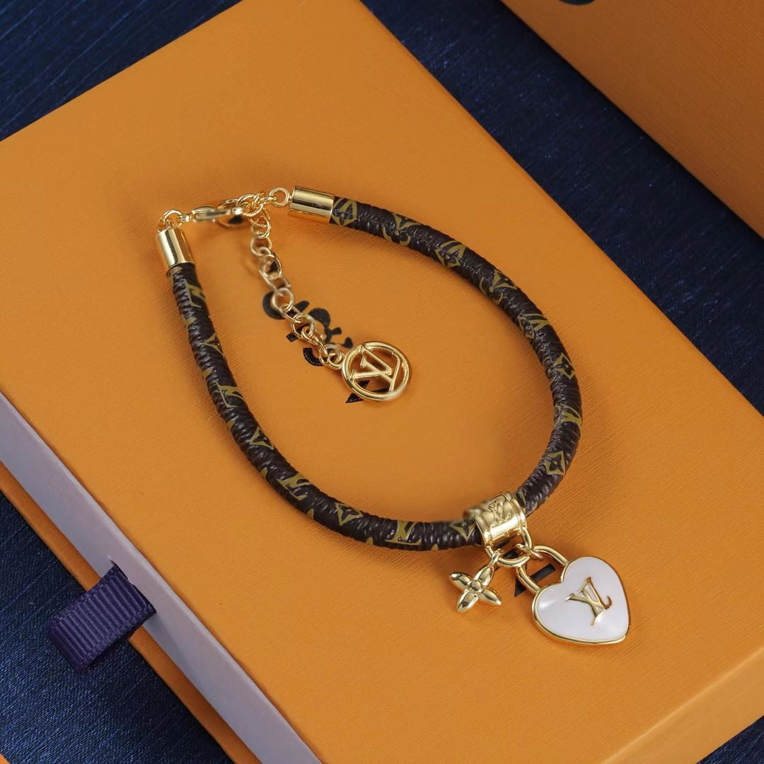 Heart Pendant Bracelet