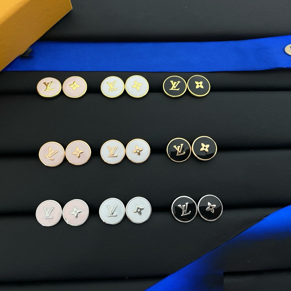 Round L Earrings
